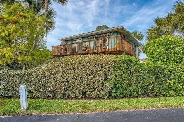 Ev (Seashell House)