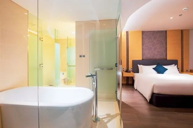 Junior Classic 1 Bedroom Suite (15-minute Foot Massage for 2)