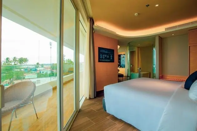 Junior Classic 1 Bedroom Suite (15-minute Foot Massage for 2)