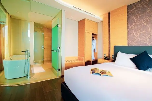 Junior Classic 1 Bedroom Suite (15-minute Foot Massage for 2)