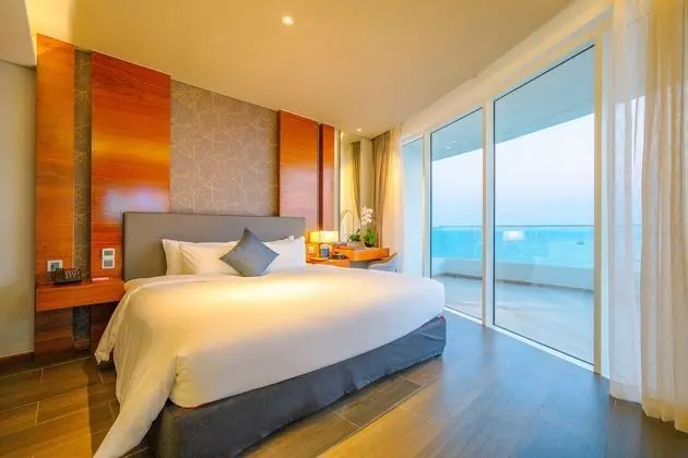 Junior Classic 1 Bedroom Suite (15-minute Foot Massage for 2)