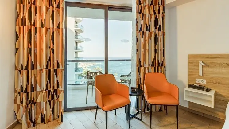 Comfort Tek Büyük veya İki Ayrı Yataklı Oda, Deniz Manzaralı