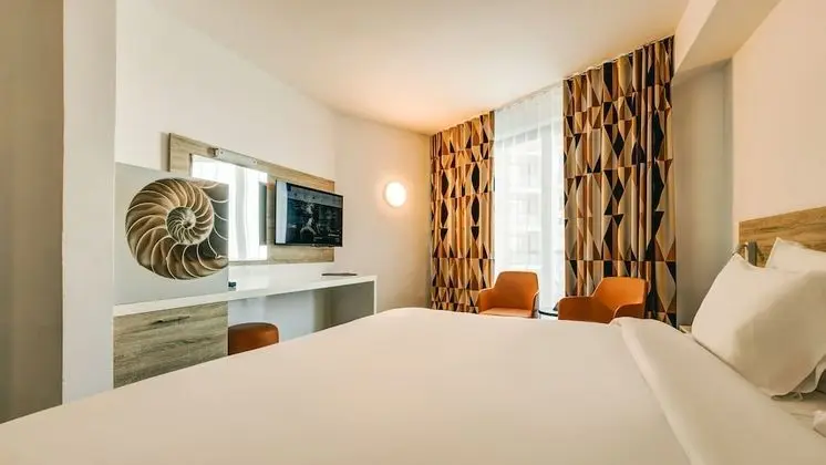 Comfort Tek Büyük veya İki Ayrı Yataklı Oda, Kısmi Deniz Manzaralı