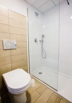 Dört Kişilik Oda, Deniz Manzaralı