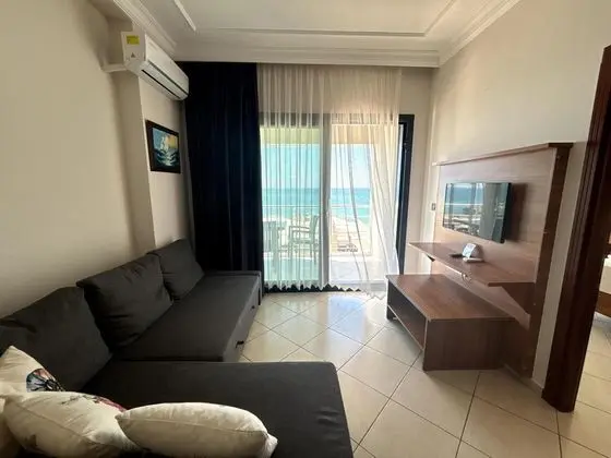 Daire, Deniz Manzaralı, Balkonlu
