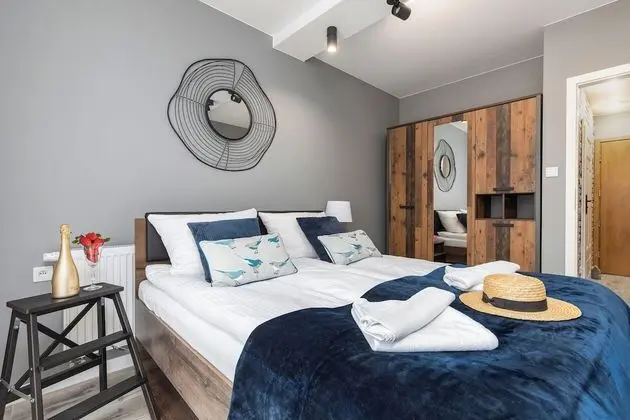 Design Apart Daire, 1 Büyük (Queen) Boy Yatak ve Çekyat