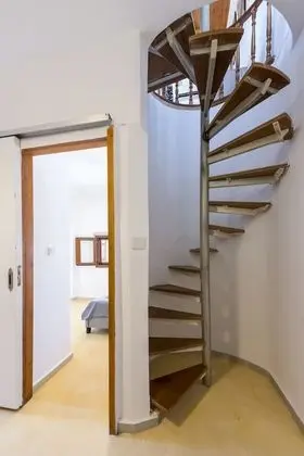 Ev