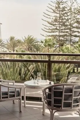 Superior Tek Büyük Yataklı Oda, Okyanus Manzaralı (or Pool View)