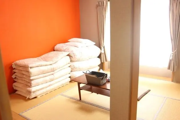 Üç Kişilik Oda (with Shower and Bathtub)