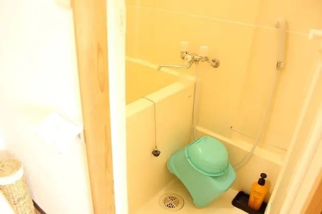 Üç Kişilik Oda (with Shower and Bathtub)