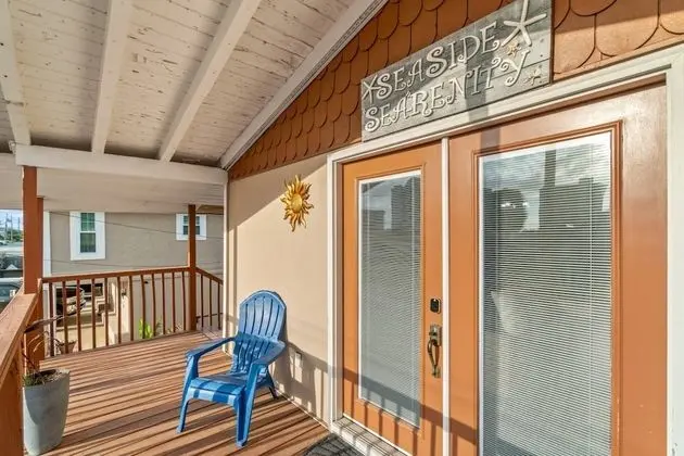Ev (Seaside Serenity (3/2))