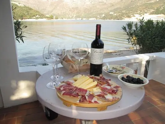 Stüdyo (Studio Apartment with Private Beach a)