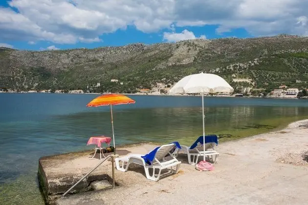 Stüdyo (Studio Apartment with Private Beach a)