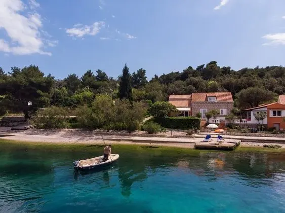 Stüdyo (Studio Apartment with Private Beach a)