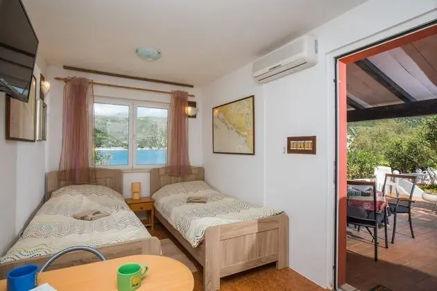 Stüdyo (Studio Apartment with Private Beach a)
