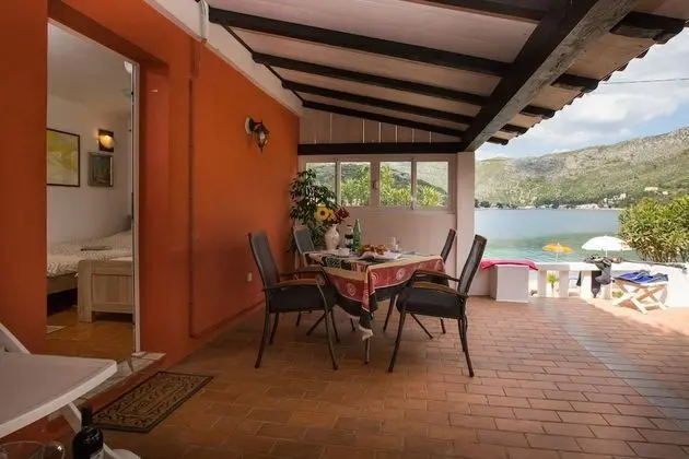 Stüdyo (Studio Apartment with Private Beach a)