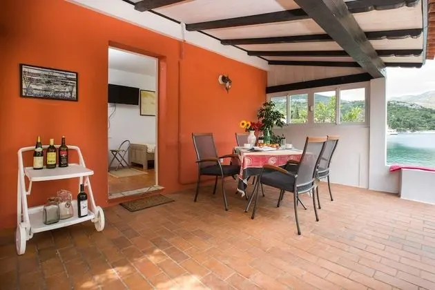 Stüdyo (Studio Apartment with Private Beach a)