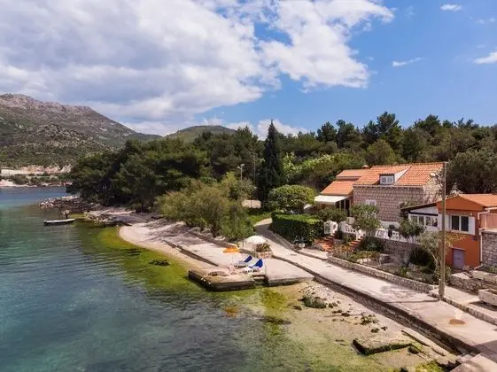 Stüdyo (Studio Apartment with Private Beach a)