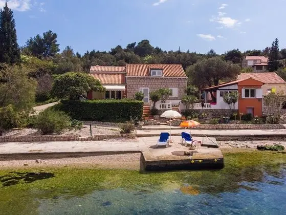 Stüdyo (Studio Apartment with Private Beach a)
