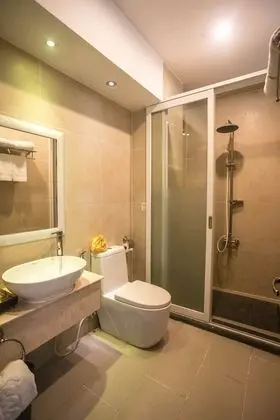 Deluxe Tek Büyük Yataklı Oda, Kısmi Deniz Manzarası (Partial View)