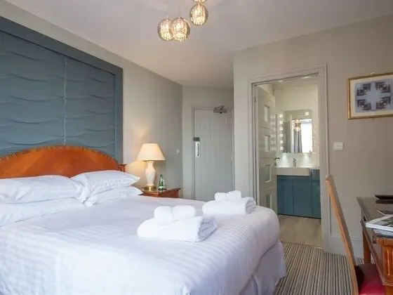 Superior Tek Büyük Yataklı Oda, Banyolu/Duşlu, Kısmi Deniz Manzaralı (Room 5)