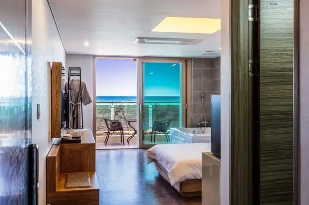 Couple Room or Emerald Room (Random Assign)