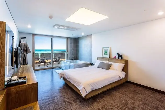 Couple Room or Emerald Room (Random Assign)