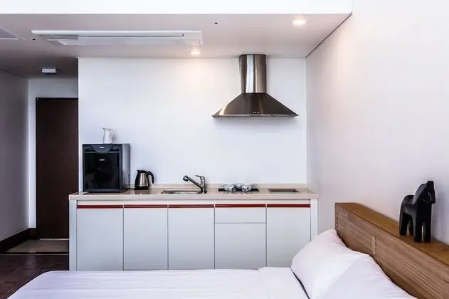 Ocean Room or Sky Room (Random Assign)