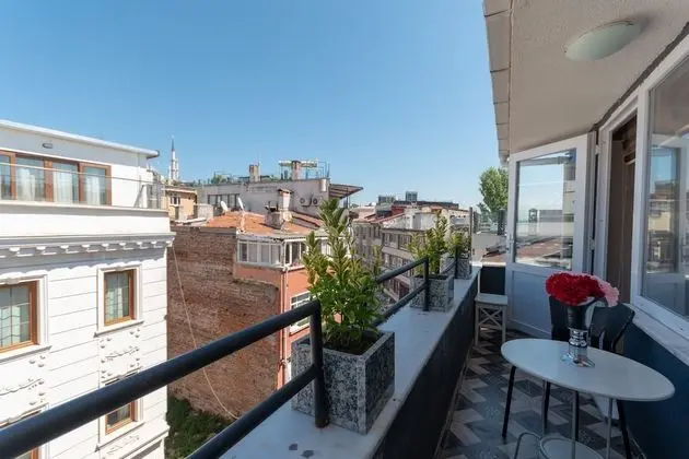 City Tek Büyük Yataklı Oda