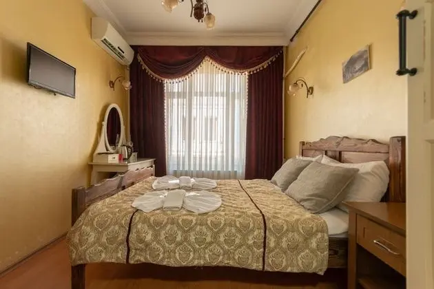 City Tek Büyük Yataklı Oda