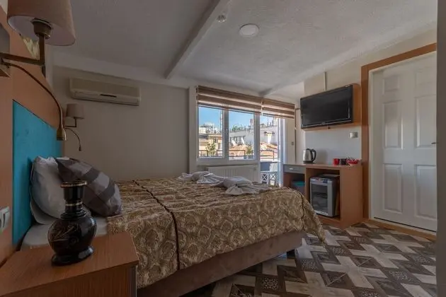 City Tek Büyük Yataklı Oda