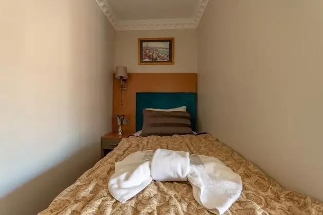 City Tek Büyük Yataklı Oda