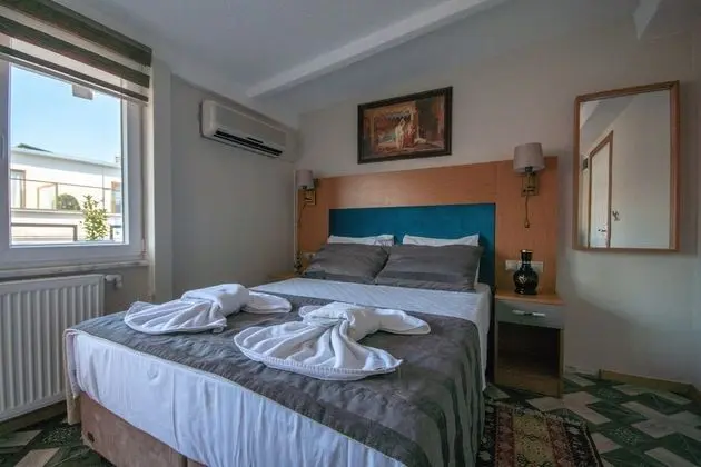 City Tek Büyük Yataklı Oda