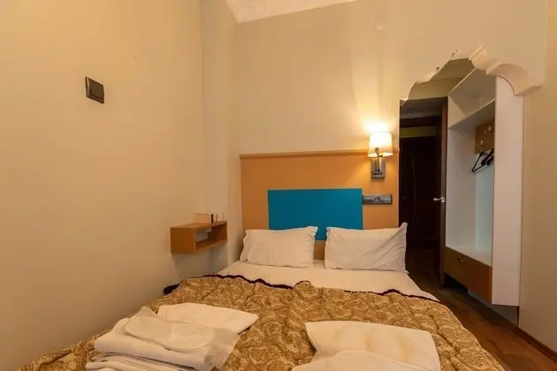 City Tek Büyük Yataklı Oda