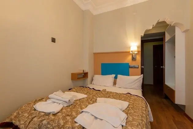 City Tek Büyük Yataklı Oda