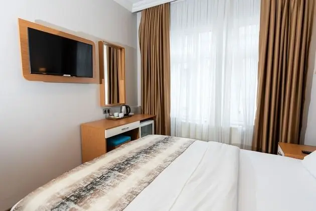 City Tek Büyük Yataklı Oda