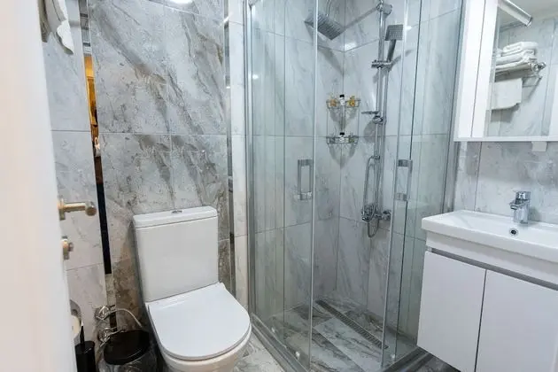 City Tek Büyük Yataklı Oda