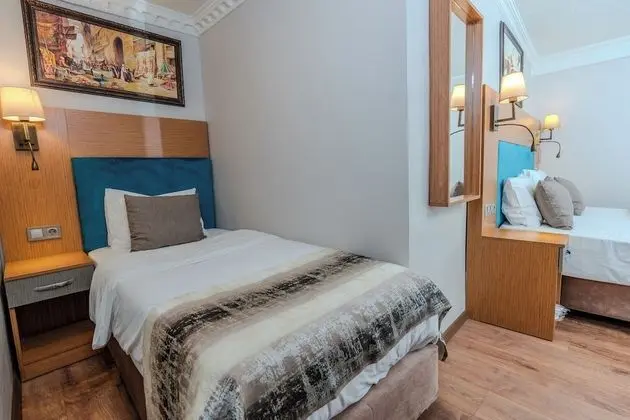 Double Room with Street View and Balcony