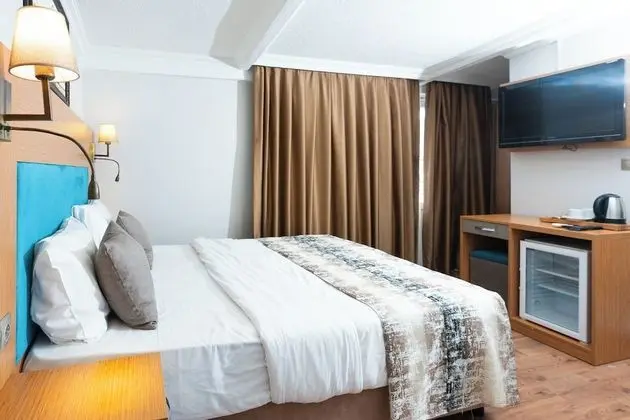 Double Room with Street View and Balcony