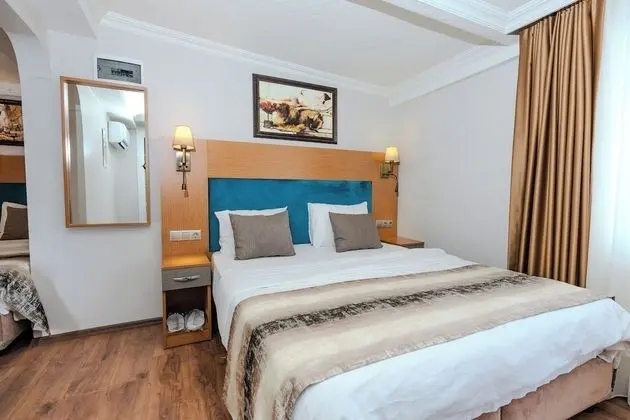 Double Room with Street View and Balcony
