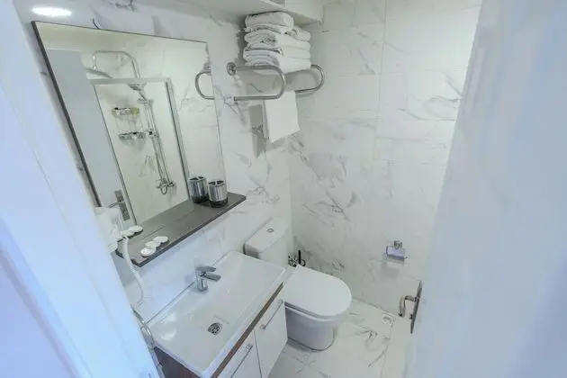 Double Room with Street View and Balcony
