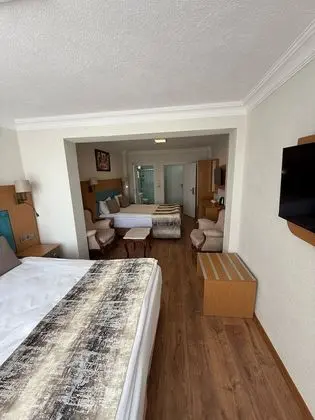 Family Room for Four People with Sea View and Balcony