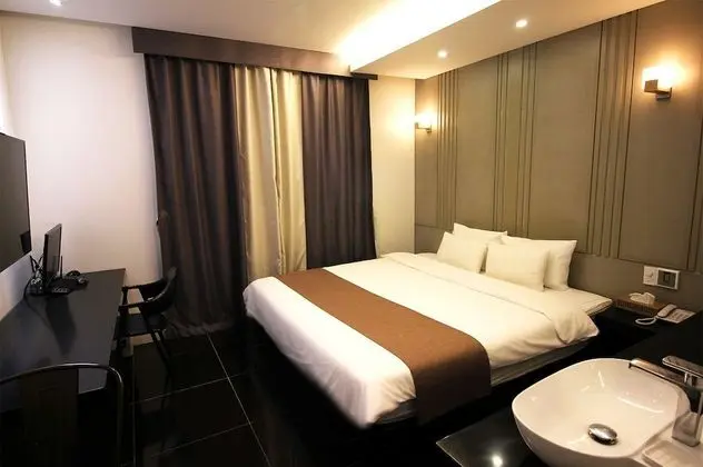 Deluxe Double Room, No Smoking, No Food Allowed, Base and Max 2 person