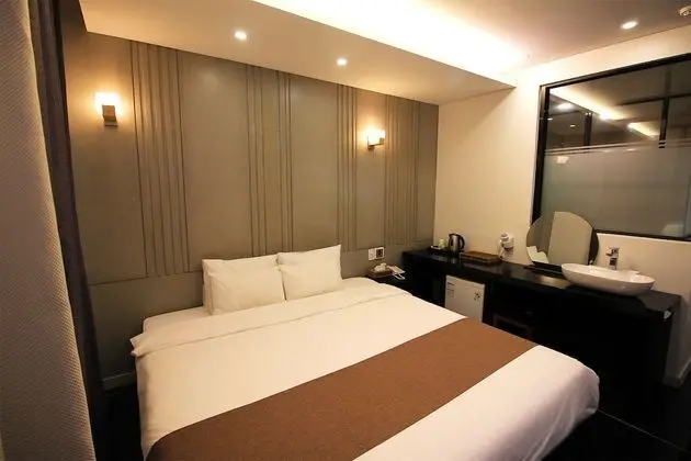 Deluxe Double Room, No Smoking, No Food Allowed, Base and Max 2 person