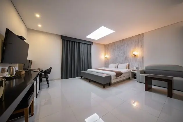 Deluxe Double Room, No Smoking, No Food Allowed, Base and Max 2 person