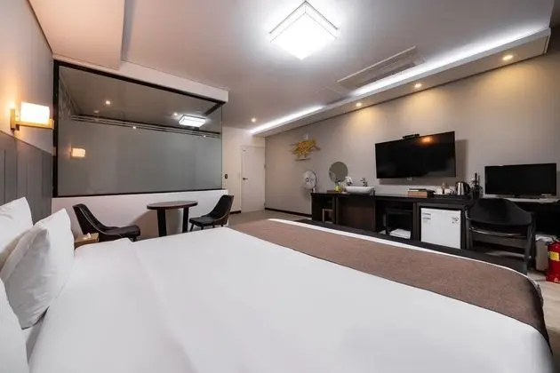 Deluxe Double Room, No Smoking, No Food Allowed, Base and Max 2 person