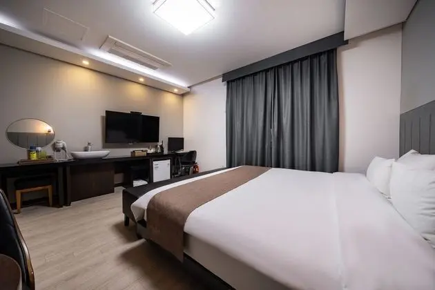 Deluxe Double Room, No Smoking, No Food Allowed, Base and Max 2 person