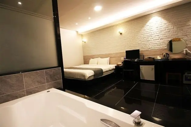 Superior Double Room, No Smoking, No Food Allowed, Base and Max 2 person