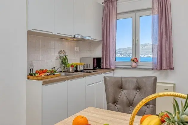 Family Apart Daire, 1 Çift Kişilik Yatak ve Çekyat, Bahçeli (Seaview Apartment Mihaela)
