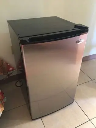 Oda, 2 Tek Kişilik Yatak, Buzdolabı, Avlu